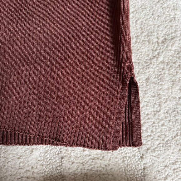 Abercrombie & Fitch Ribbed Button-Up Blouse in Burgundy - Picture 4 of 5